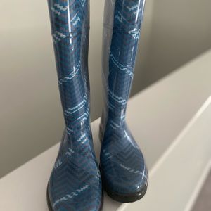 Burberry rainboots!